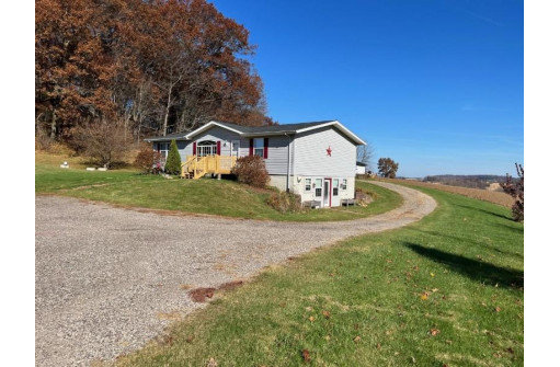 W10890 Santas Loop Rd, Wonewoc, WI 53968