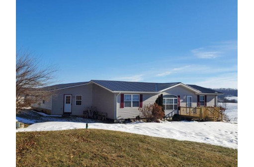 W10890 Santas Loop Rd, Wonewoc, WI 53968