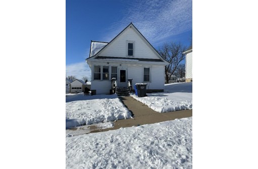 311 Towyn St, Cambria, WI 53923