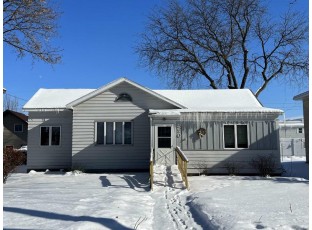 220 S Wacouta Ave Prairie Du Chien, WI 53821