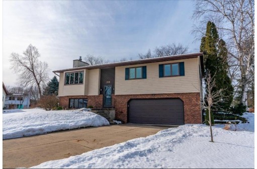 2618 Pennington Cir, Fitchburg, WI 53711