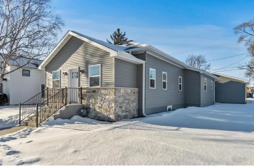 225 E Marion St, Portage, WI 53901