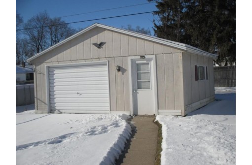 615 N Pine St, Janesville, WI 53548