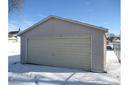 615 N Pine St, Janesville, WI 53548