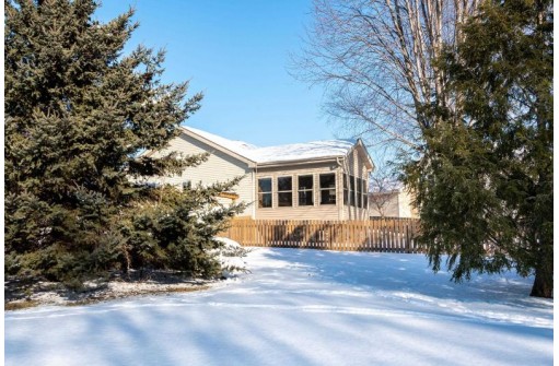 6510 Village Park Dr, Madison, WI 53718