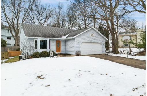 710 Diving Hawk Tr, Madison, WI 53713