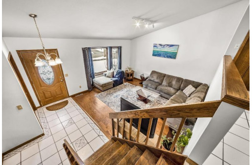 710 Diving Hawk Tr, Madison, WI 53713