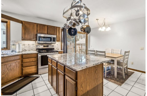 710 Diving Hawk Tr, Madison, WI 53713