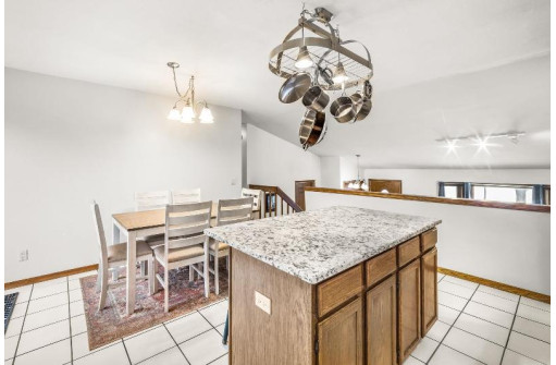 710 Diving Hawk Tr, Madison, WI 53713