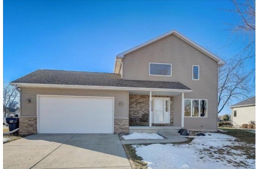 437 Kleine St, Deerfield, WI 53531