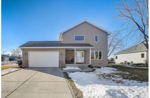 437 Kleine St, Deerfield, WI 53531