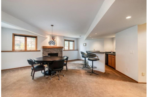 30 Chautauqua Tr, Madison, WI 53719