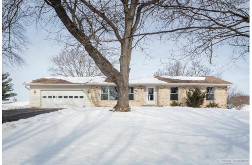 4908 Kirkwood Dr, Waunakee, WI 53597