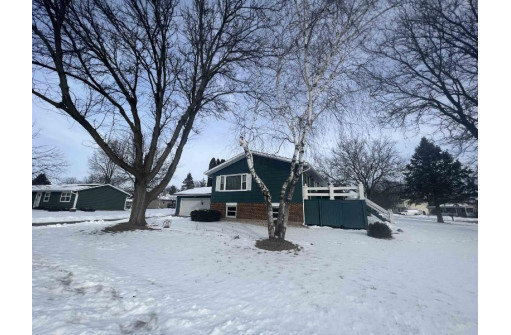 215 North Shore Dr, Belleville, WI 53508