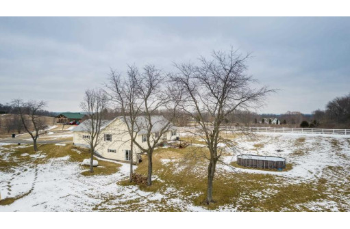 W1525 Rose Ln, Brodhead, WI 53520