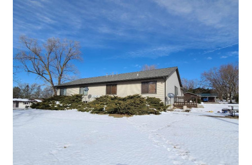 236 & 238 Holmes St, Rio, WI 53960