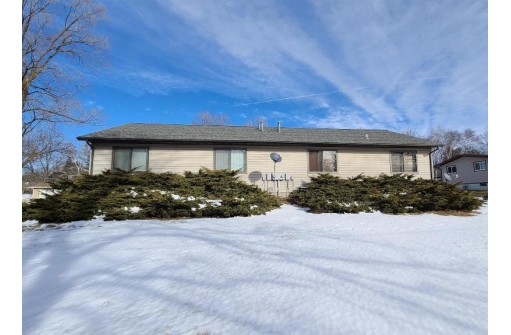 236 & 238 Holmes St, Rio, WI 53960