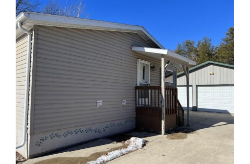 W5574 Deer Park Dr, New Lisbon, WI 53950