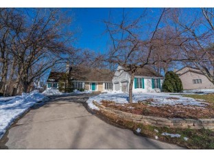 2876 Jonathan Cir Fitchburg, WI 53711