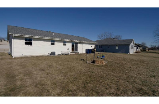 1505 Evergreen Dr, Janesville, WI 53546