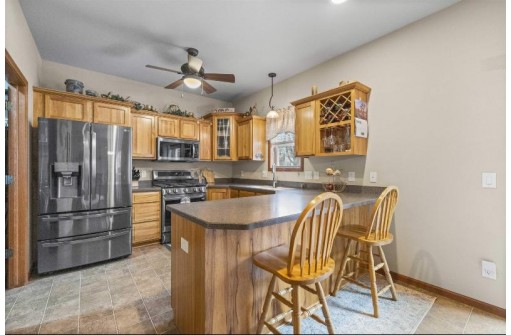 26 Half Moon Ct, Madison, WI 53718