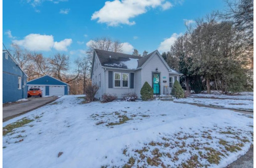 1327 Gartland Ave, Janesville, WI 53548