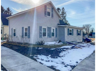 448 E Oak St Juneau, WI 53039