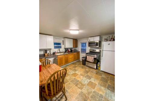 448 E Oak St, Juneau, WI 53039