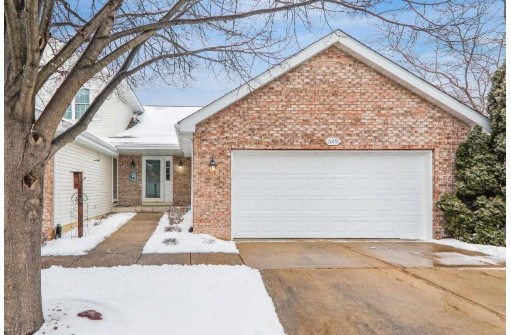 649 Village Ln, Sun Prairie, WI 53590