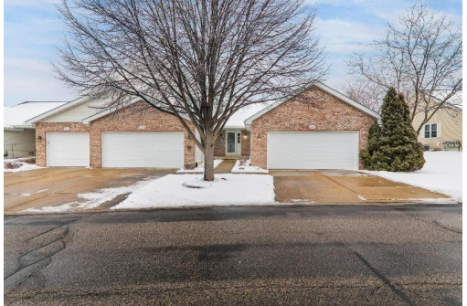 649 Village Ln, Sun Prairie, WI 53590