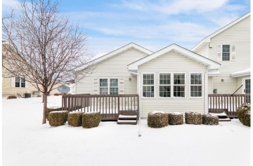 649 Village Ln, Sun Prairie, WI 53590