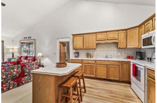 649 Village Ln, Sun Prairie, WI 53590