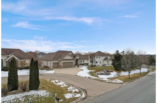 2118 Peaceful Valley Pky, Waunakee, WI 53597