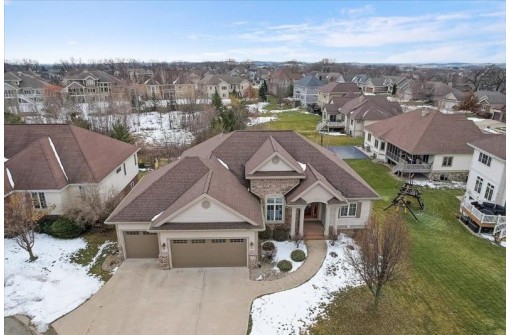2118 Peaceful Valley Pky, Waunakee, WI 53597