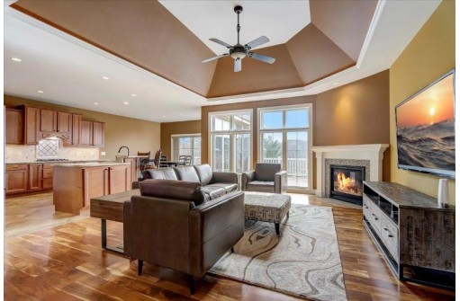 2118 Peaceful Valley Pky, Waunakee, WI 53597