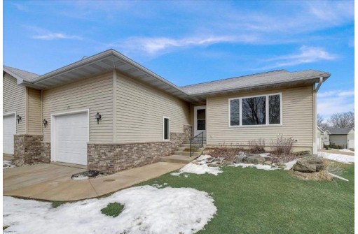 201 Ellen Ct, Mount Horeb, WI 53572