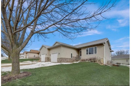 201 Ellen Ct, Mount Horeb, WI 53572