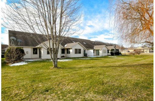 630 Sunset Dr, Lodi, WI 53555