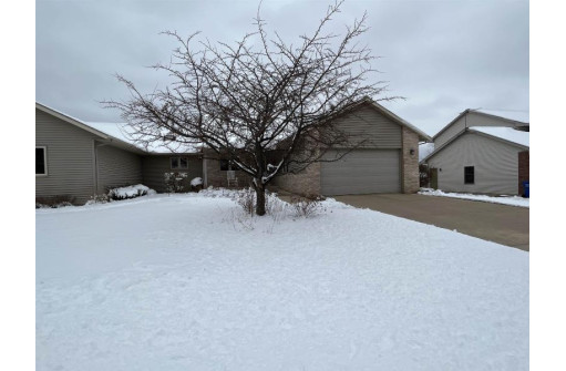 640 Sunrise Dr, Lodi, WI 53555