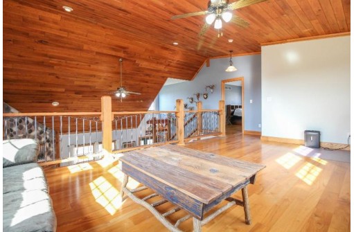 W1551 Lowland Dr, Palmyra, WI 53156