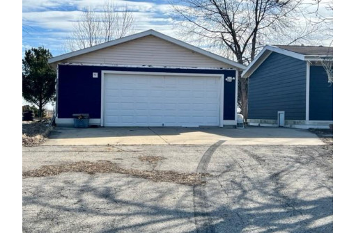 N8946 Madison St, Belleville, WI 53508