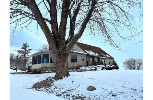 38237 Hwy 18, Prairie Du Chien, WI 53821