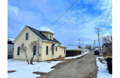 314 E Mcleod St, Prairie Du Chien, WI 53821