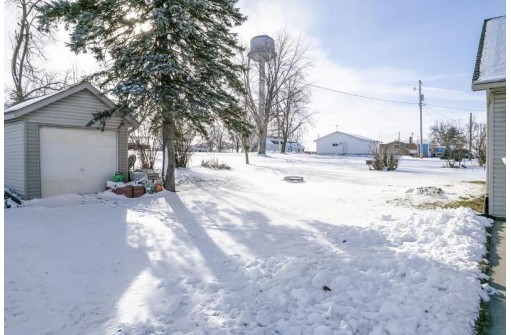 122 E Winnebago St, Friesland, WI 53935