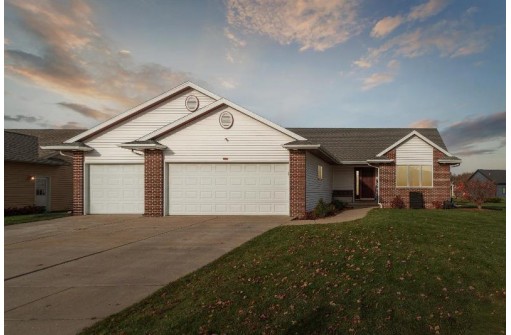 11 S Wyler Dr, Evansville, WI 53536