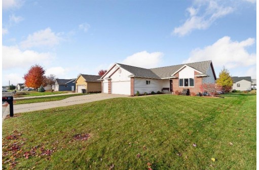 11 S Wyler Dr, Evansville, WI 53536