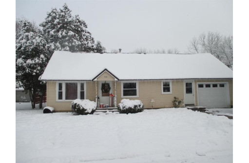 712 S Main St, Westfield, WI 53964