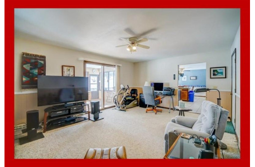 1509 Deerwood Dr, Madison, WI 53716