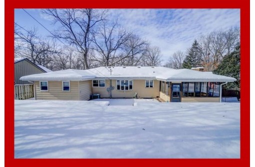 1509 Deerwood Dr, Madison, WI 53716