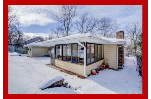 1509 Deerwood Dr, Madison, WI 53716